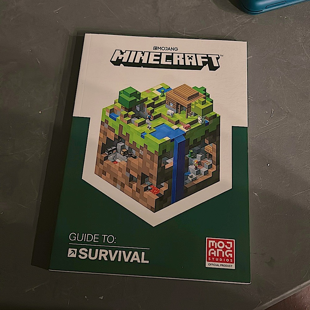 Minecraft guide to survival (Book)